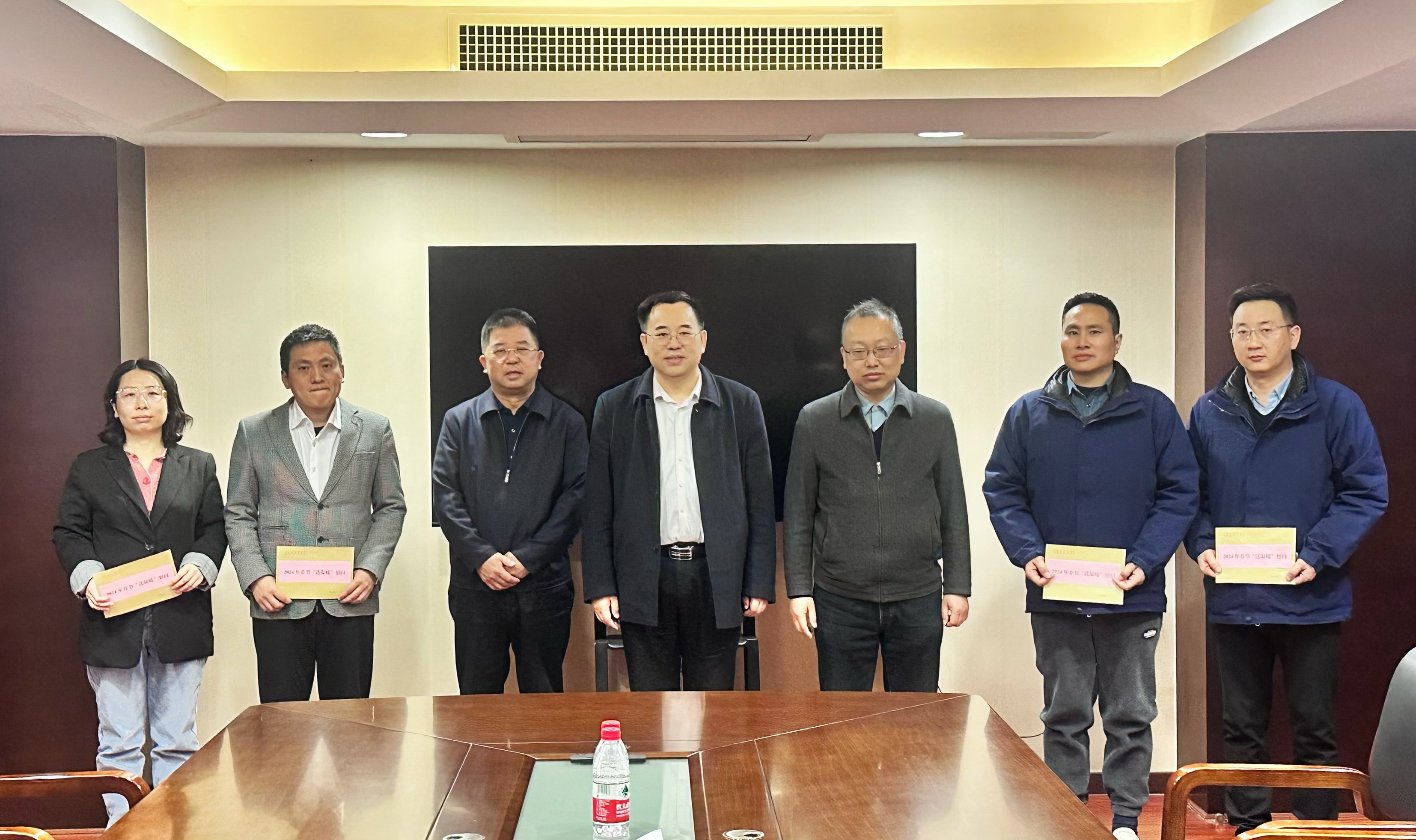 寒冬送温暖，关爱暖人心——MILAN米兰体育·（中国）官方网站开展2024年春节“送温暖”走访慰问活动