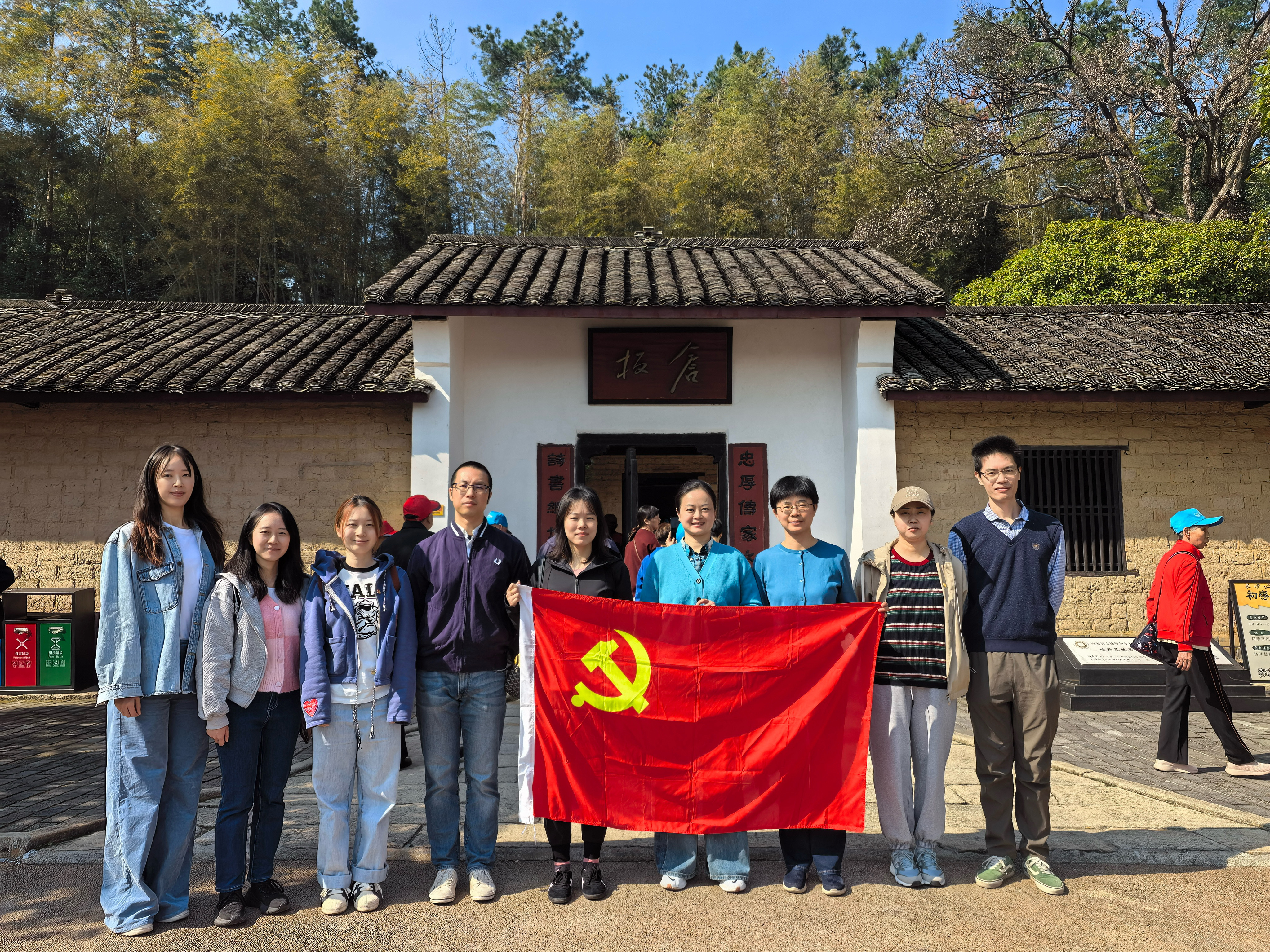 MILAN米兰体育·（中国）官方网站资金财务部党支部与证券事务部党支部联合开展“传承红色基因 砥砺初心使命”主题党日活动